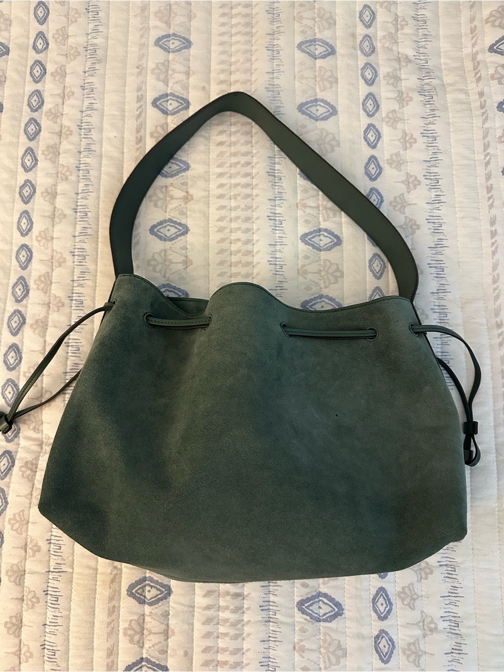 madewell • drawstring bag in suede - Picture 4 of 7